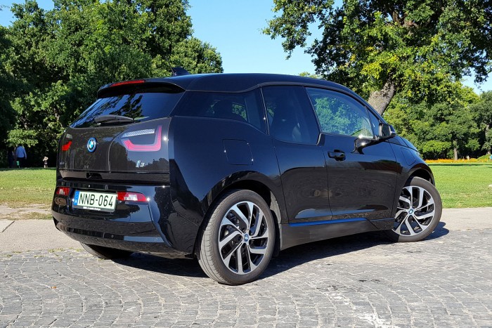 Megpróbált megszívatni az ELMŰ, de a nála okosabb BMW nem hagyta 1 Megpróbált megszívatni az ELMŰ, de a nála okosabb BMW nem hagyta 1