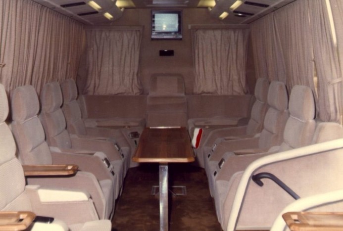 Ikarus 386 SL belülről: összesen 14 fotelt volt az utastérben 