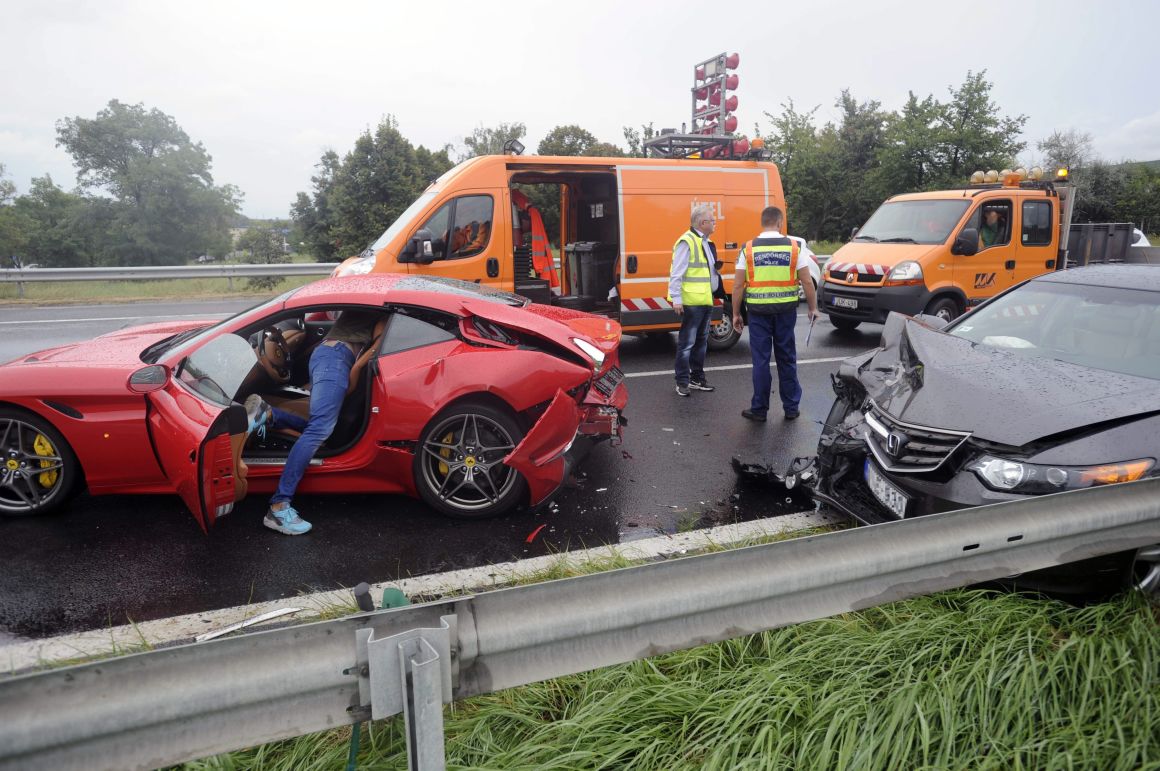 Fotón az M7-esen történt Ferrari-baleset 2