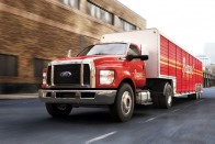 Mindkét változathoz, így az F-650-es és az F-750-eshez is automataváltót kínál a Ford