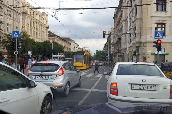 A pesti ember gyorsabb vagy a gép? 6 7