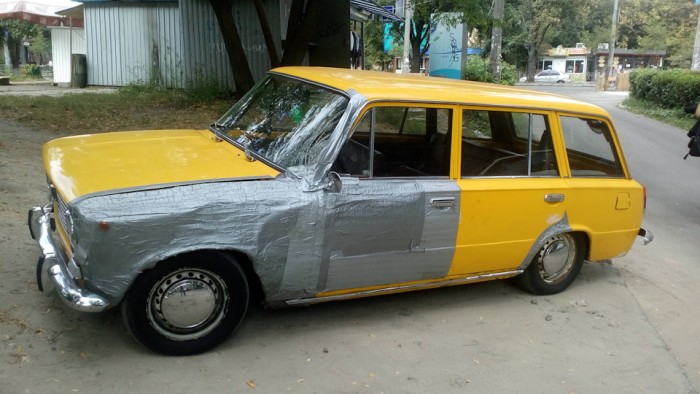 Ez a kép bizonyítja, hogy nincs rozsdás Lada, csak kevés ragasztószalag 3 | Vezess 77f73ces-960