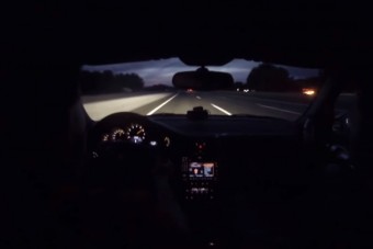 Ilyen egy defekt Porschével 330 km/óra felett