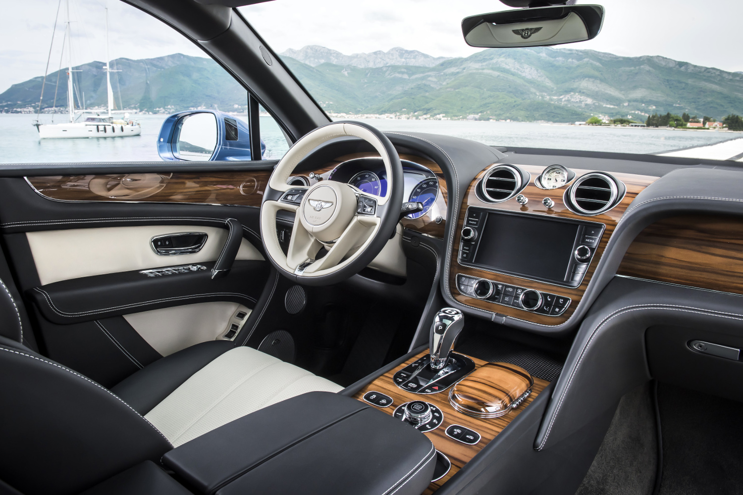 A Bentley gyártja a leggyorsabb dízel SUV-ot 3