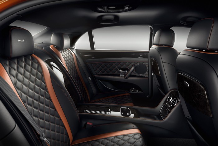 Nem épített még ilyen gyors négyajtóst a Bentley 7 | Vezess Bentley Flying Spur W12 S(5)