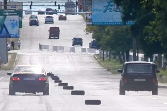 Nem mindennapi gyorsulás: BMW vs. Lada Niva