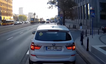 Úgy állt meg az autós, mintha a busz ott se lenne