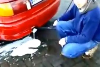 Beöntés után óriási fehér spricc jött az Audiból