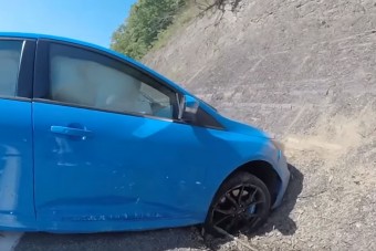 Sziklafalnak rongyolt a Ford Focus RS, mert a drift mód sem mindenható
