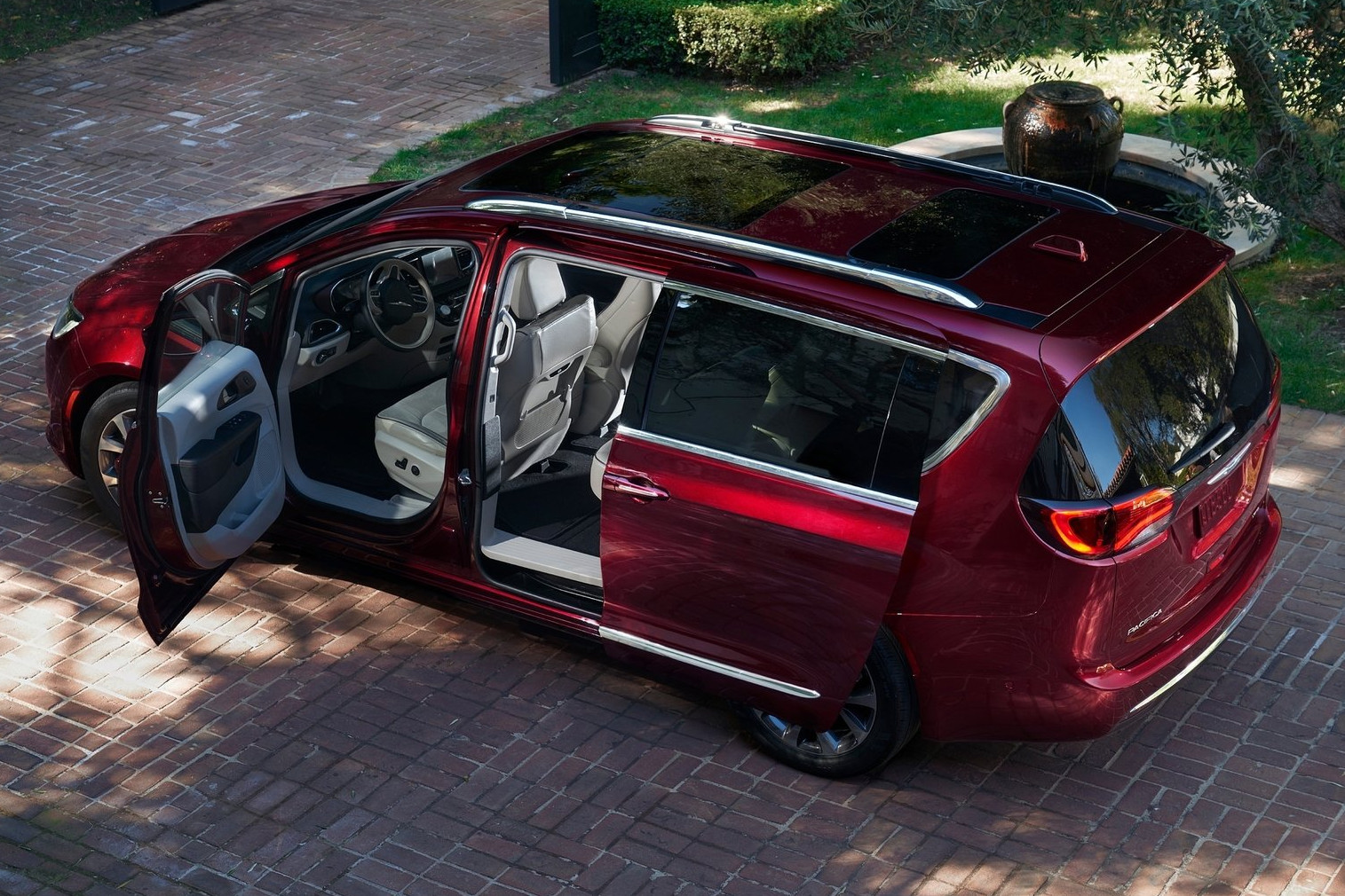 Chrysler-Pacifica-2017-1600-12 | Vezess | Vezess