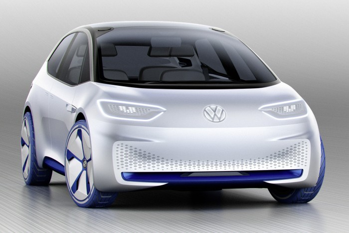 Elektromos társat kap a VW Golf 4 Az autó hajtásáról egy fickós, 125 kW (170 LE) teljesítményű villanymotor gondoskodik; a teljes hatótávolság 400-600 km egyetlen feltöltéssel. Ez nagyméretű akkumulátort feltételez, amit a kifejezetten erre a célra kifejlesztett MEB (moduláris elektromos) padlólemez tesz lehetővé – egyelőre nem írják, de az akkuk minden bizonnyal a padlóban lapulnak meg.