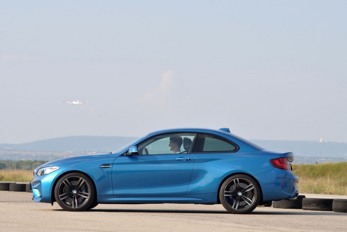 A legjobb BMW? 2 4,5 méter alatti az M2 hossza, súlya 1520 kg