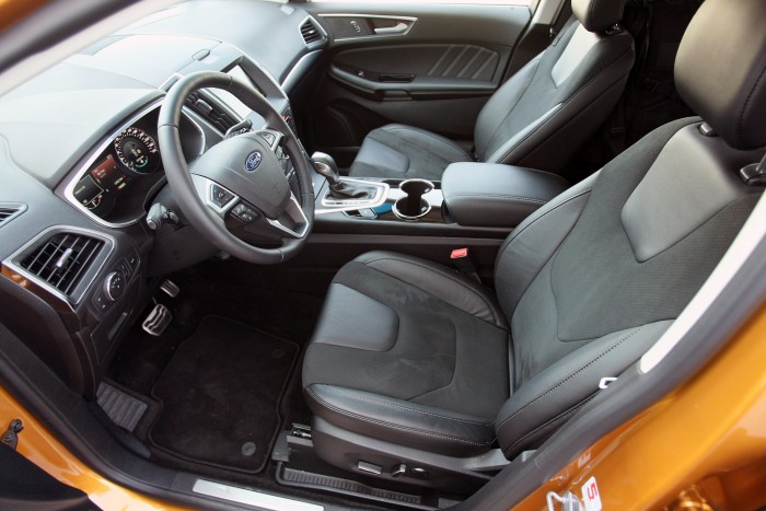 Csak nekünk új: Ford Edge 5 Temérdek hely és tisztességes bútorozás várja az utasokat odabent
