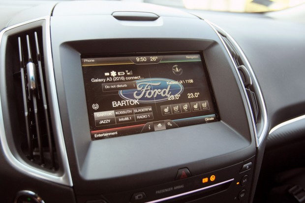 Csak nekünk új: Ford Edge 6 Az ülésfűtés mellett a kormányt és a szélvédőt is melengethetjük
