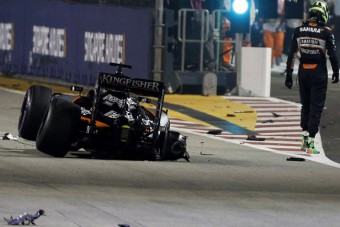 F1: Életveszély, ember a pályán Szingapúrban