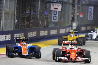 F1: Vettel nagyot ment a pocsék rajt után