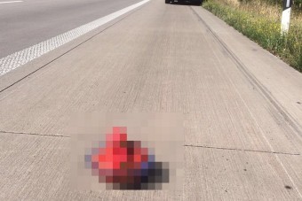 Sosem gondolnád, mit használt elakadásjelző háromszög helyett a litván autós