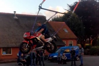 Pihent agyú hollandok megépítették a motoros hintát