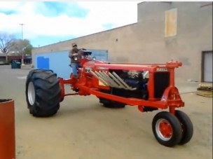 Totálisan értelmetlen V12-es traktor, de nagyon menő