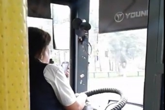 Menet közben facebookozott az orosz buszsofőr
