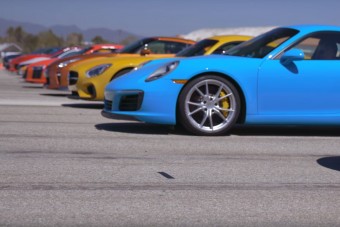 Grandiózus gyorsulási verseny 12 sportautóval