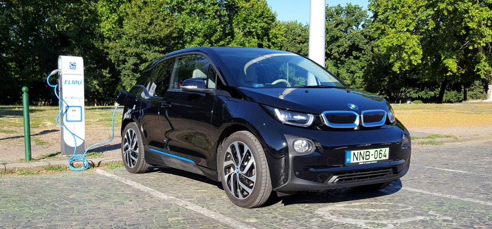 Megpróbált megszívatni az ELMŰ, de a nála okosabb BMW nem hagyta