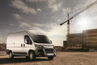 Új motorokkal készül a franciák teherhordója