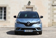 Szebb, de nem okosabb az új Renault Scenic 72