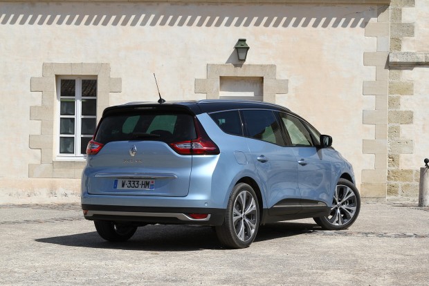 Szebb, de nem okosabb az új Renault Scenic 2 A harmadik üléssor a gyerekek terepe