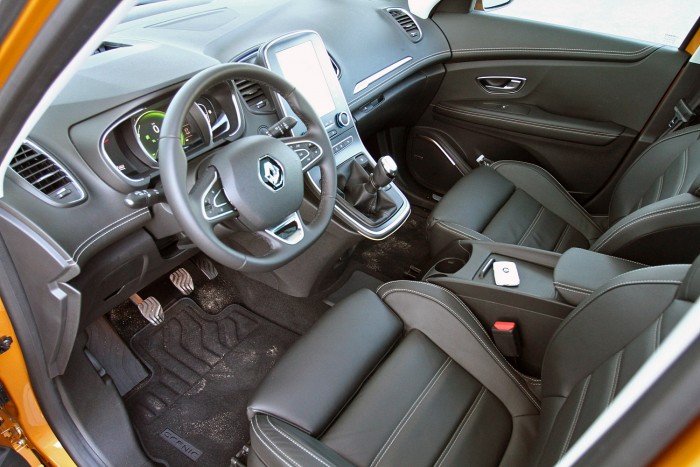 Szebb, de nem okosabb az új Renault Scenic 9 Szemnek, kéznek is kellemes az utastér