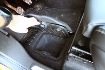 Soha nem látott autós rejtekhelyet szúrtak ki a magyar határon