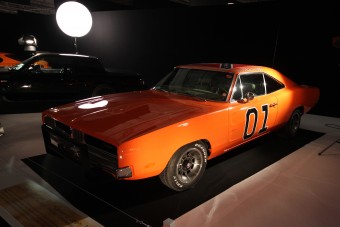 Sztárok az autószalonon