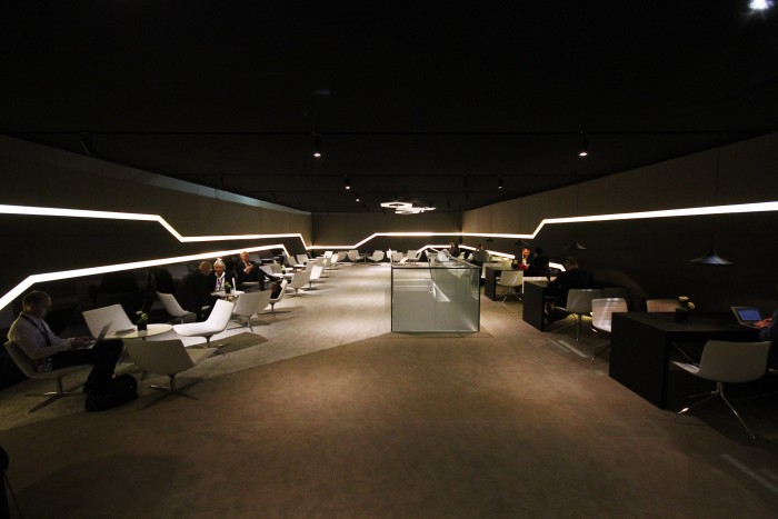 Párizs az idén kísértetszalonná változott