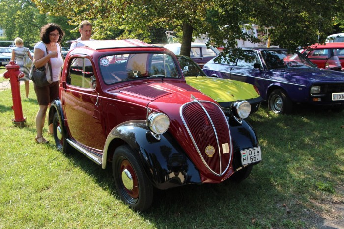 Versenybe száll a kicsi kocsi 22 Sokak kedvence volt a mintaszerűen restaurált 80 éves Fiat Topolino