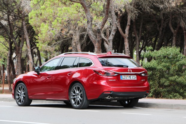 Frissített Mazda 6: Keresd az eltérést 5 A sportkombi 6.5 centivel rövidebb a limuzinnál