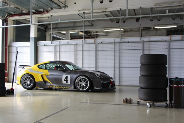 Porsche, ami utcára tilos! 8 Egy dolog a 40 millió körüli vételár, a versenyzés nem olcsó mulatság