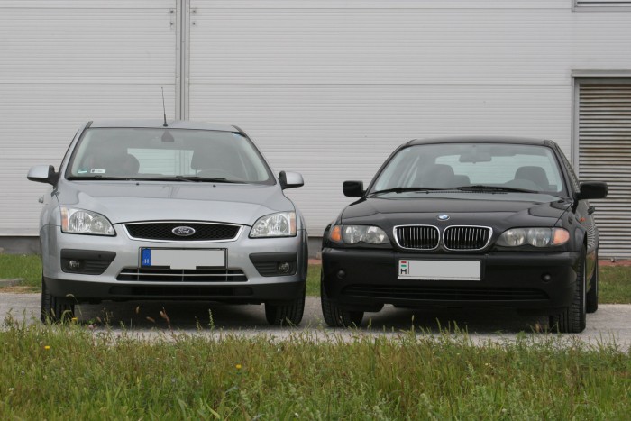 Használt autó: dízel vagy benzines? 8 20 ezer forintos kérdés: miből látszik zárt motortérrel, hogy a fotózáshoz elkért E46 nem 320d? A Sorhattól megsúgta a kolléga, hogy a lökhárító alsó légbeömlője előtt itt kettő, a dízelben egy lamella fut keresztbe és eltérő kipufogóvégük is