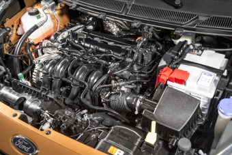 Az angolok betiltják a hagyományos autókat