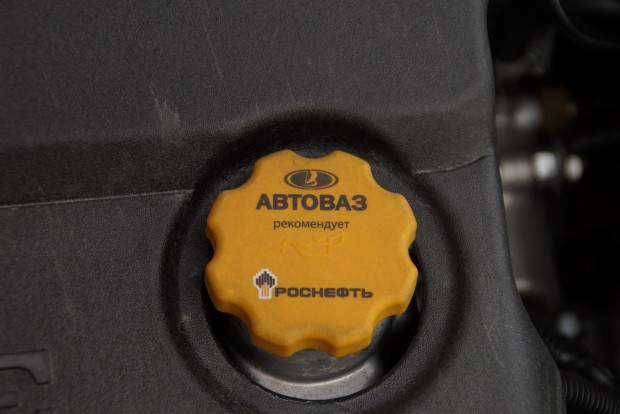 Na, milyen az új Lada szélvédő-fűtéssel és automata váltóval? 9 Orosz olajmárka-ajánló a tanksapkán