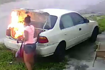 Felgyújtotta ex-pasija kocsiját, egy apró hibával 
