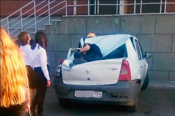 Kiugrott a 23.-ról, egy Dacia mentette meg