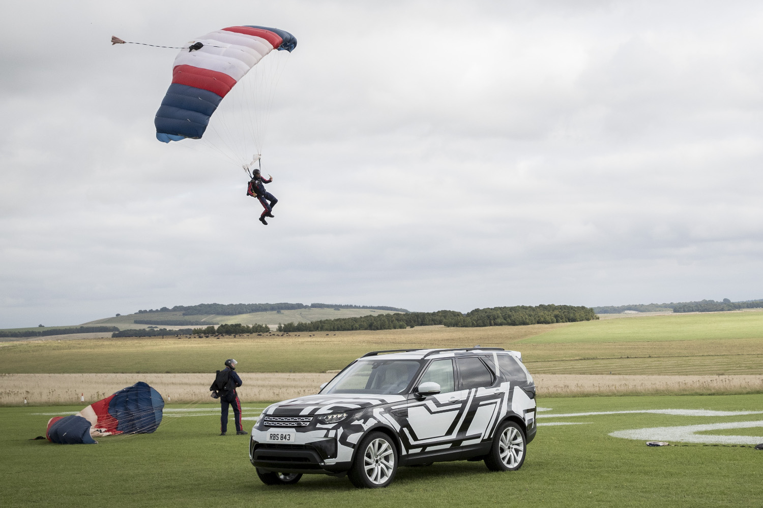 A túlélés fenegyereke teszteli a Land Rover világújdonságát 5