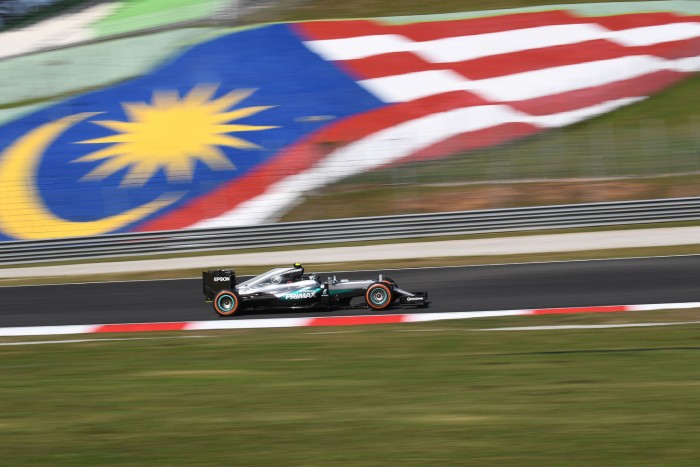 F1: Hamilton jó kezdésről beszél 1 | Vezess malaj_f1_edz_03