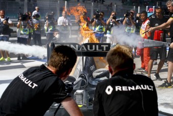 F1: Módosít a Renault a tűz miatt 