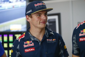 F1: Csinibabákkal ünnepelt Verstappen