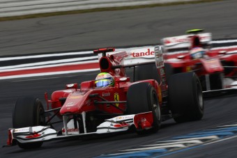 F1: Alonso tette lejtőre Massát?