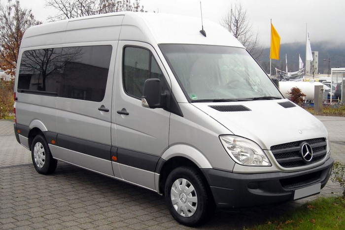 Vonat elé hajtott a busz, sikítottak a gyerekek 1 Mercedes-sprinterJÓ