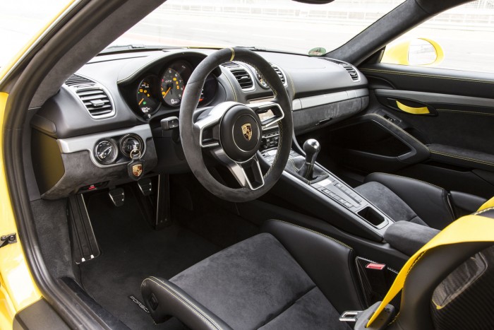 Porsche, ami utcára tilos! 7 Nagyon mélyen ülünk a GT4-ben