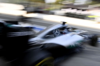 Ecclestone: A Mercedes is ki fog szállni