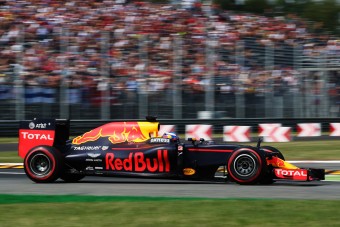 F1: Nem a pizzán ment el Ricciardo egy ezrede